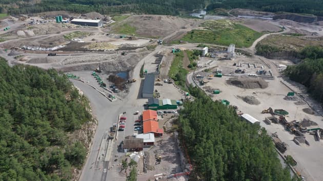 Drönarbild över avfallsanläggningen Häradsudden utanför Norrköping