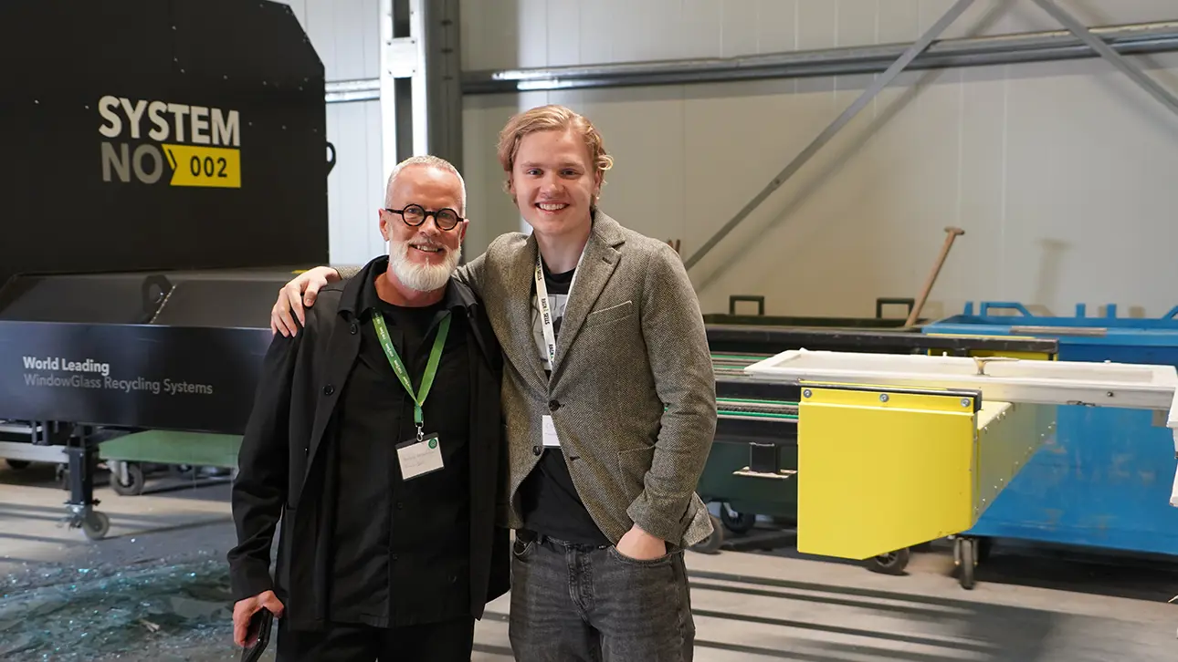 Anders Wikström, Ragn-Sells, och Emil Falk, WindowGlass Recycling, på invigningen av anläggningen i Örebro i september 2024 Anders Wikström, Ragn-Sells, och Emil Falk, WindowGlass Recycling, på invigningen av anläggningen i Örebro i september 2024