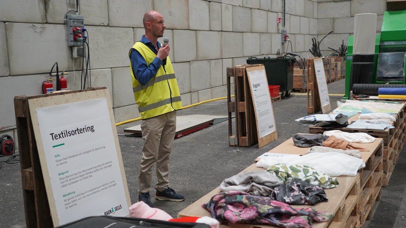 Peder Forsgren vid invigningen av testb&auml;dden som presenterar de olika testprojekten f&ouml;r nya &aring;tervinningstekniker