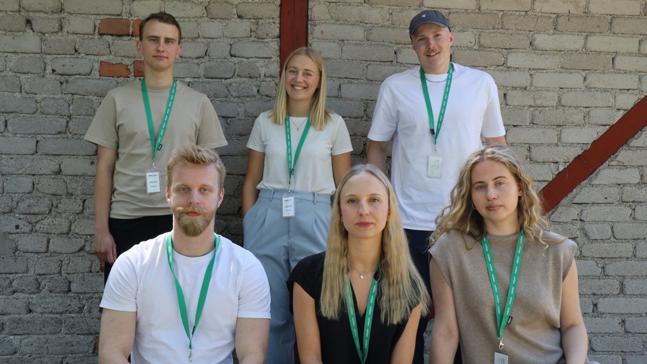 Ragn-Sells sommarpraktikanter 2023 (från vänster bak): Adam Gustafsson, Klara Becker, Fredrik Holm, Oliver Danielsson, Victoria Bäck, Cornelia Elmström Friberg