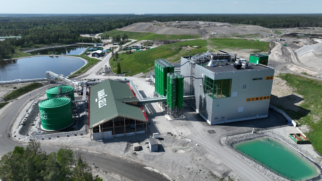 Drönarbild på Ragn-Sells Ash2Salt-anläggning för storskalig återvinning av värdefulla råvaror ur flygaska.